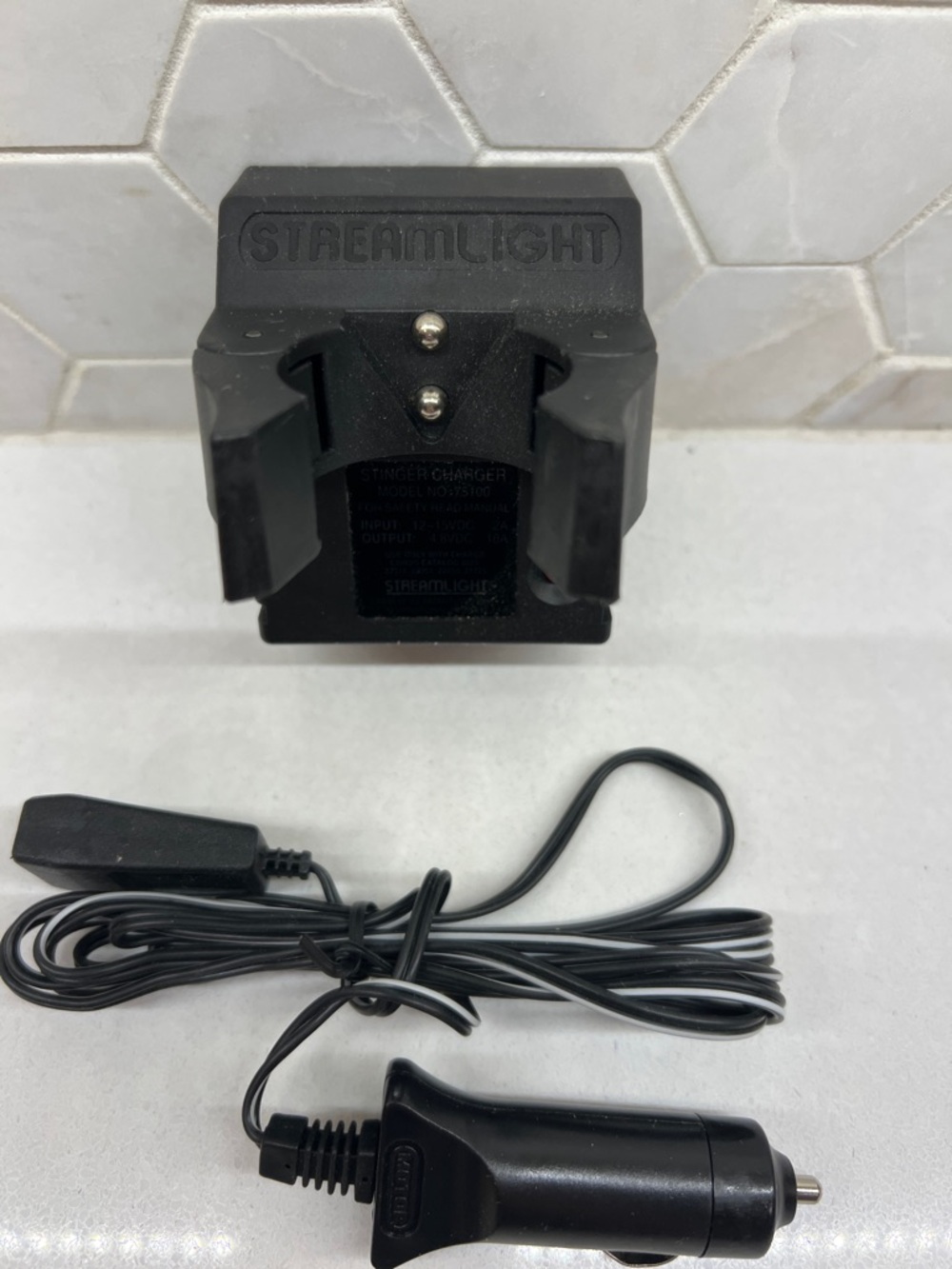 Streamlight Stinger Flashlight Charger Base Model 75100 w/ Car Charger